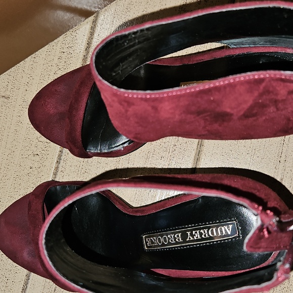 Shoes - Picture 4 of 6